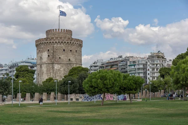 Thessaloniki, Yunanistan - 30 Eylül 2017: Beyaz Kule'ye şehir Selanik, Yunanistan ın görünümünü şaşırtıcı