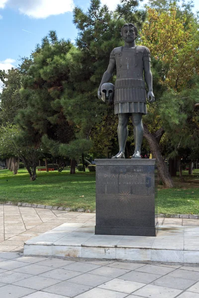 THESSALONIKI, GRECIA - 30 DE SEPTIEMBRE DE 2017: Felipe II de Macedonia Monumento en el terraplén de la ciudad de Salónica, Grecia — Foto de Stock