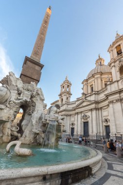 Rome, İtalya - 22 Haziran 2017: Şaşırtıcı günbatımı manzarası Piazza Navona, Roma şehir