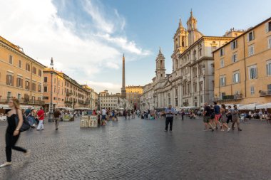 Rome, İtalya - 22 Haziran 2017: Şaşırtıcı günbatımı manzarası Piazza Navona, Roma şehir