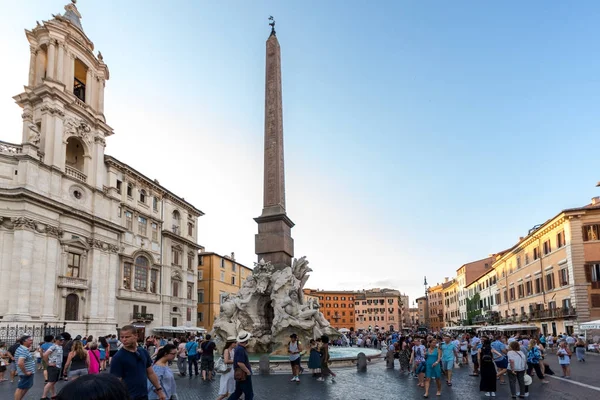 Rom, Italien - 22 juni 2017: Fantastisk solnedgång utsikt över Piazza Navona i Rom — Stockfoto