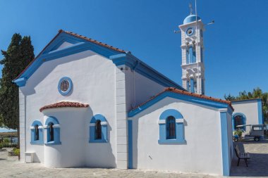 Ortodoks Saint Nicholas Monastery yakınındaki şehir Xanthi, Yunanistan Porto Lagos iki ada üzerinde yer alan