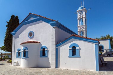Ortodoks Saint Nicholas Monastery yakınındaki şehir Xanthi, Yunanistan Porto Lagos iki ada üzerinde yer alan