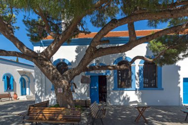 Ortodoks Saint Nicholas Monastery yakınındaki şehir Xanthi, Yunanistan Porto Lagos iki ada üzerinde yer alan