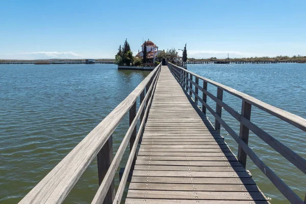 Ortodoks Saint Nicholas Monastery yakınındaki şehir Xanthi, Yunanistan Porto Lagos iki ada üzerinde yer alan