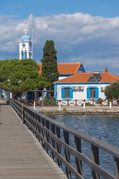 Orthodoxes nikolaus-kloster auf zwei inseln in porto lagos in der nähe der stadt xanthi, griechenland — Stockfoto