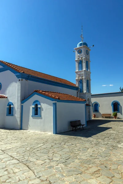 Monastero ortodosso di San Nicola situato su due isole di Porto Lagos vicino alla città di Xanthi, Grecia — Foto Stock