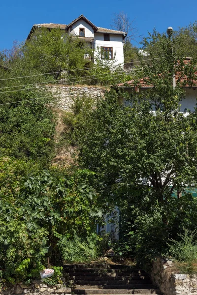 Maisons anciennes du XIXe siècle dans la ville de Melnik, région de Blagoevgrad — Photo