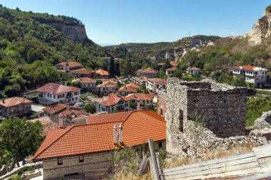 Kum Piramitler, kalıntıları, Ortaçağ Kalesi ve Panorama Melnik kasaba, Blagoevgrad bölge için