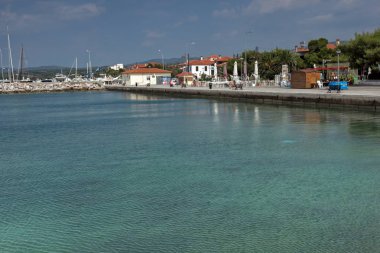 Chalkidiki, orta Makedonya, Yunanistan - 25 Ağustos 2014:, Nikiti bağlantı noktası Sithonia Yarımadası, Chalkidiki, orta Makedonya, deniz manzarası