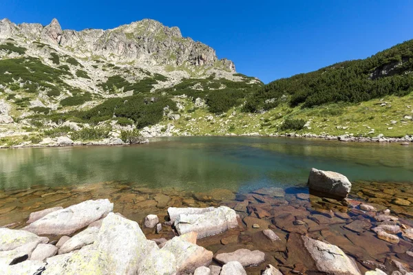 Hämmästyttävä maisema Dzhangal huippu ja Samodivski järvet, Pirin Mountain — kuvapankkivalokuva