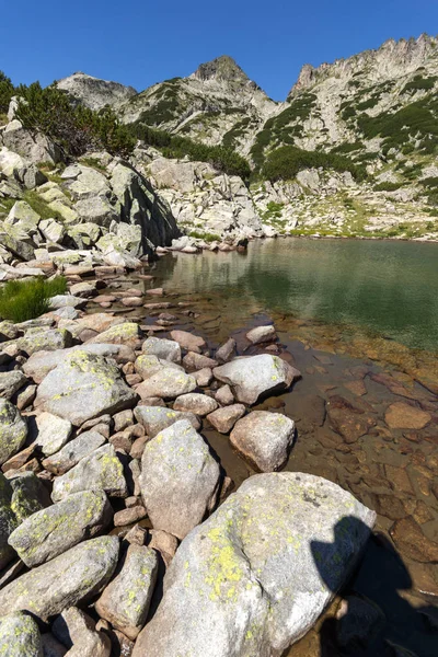 Paesaggio incredibile con il passo sinistro Kralev Dvor e laghi Samodivski, Pirin Mountain — Foto Stock