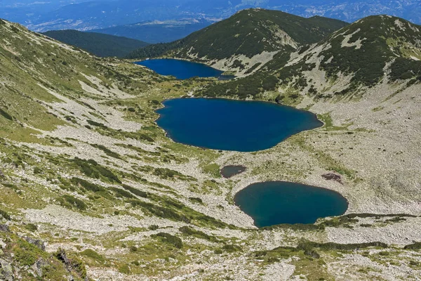Increíble paisaje de lagos Kremenski desde el pico Dzhano, montaña Pirin —  Fotos de Stock