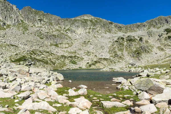 Amazing Landscape of Argirovo lake near Dzhano peak, Pirin Mountain — Stok Foto