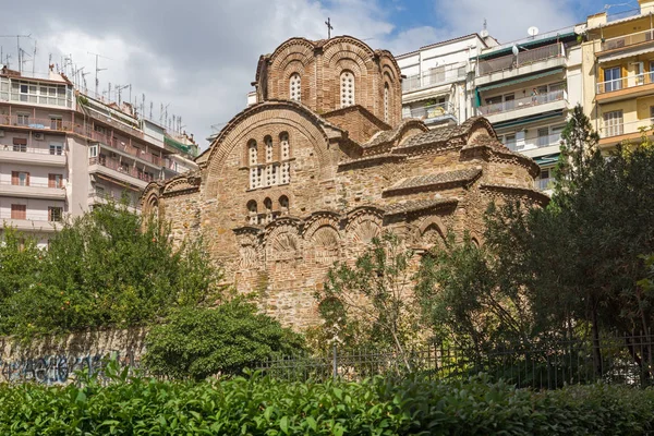 THESSALONIKI, GRECIA - 30 DE SEPTIEMBRE DE 2017: Antigua iglesia ortodoxa bizantina de San Panteleimón en el centro de la ciudad de Tesalónica, Grecia — Foto de Stock