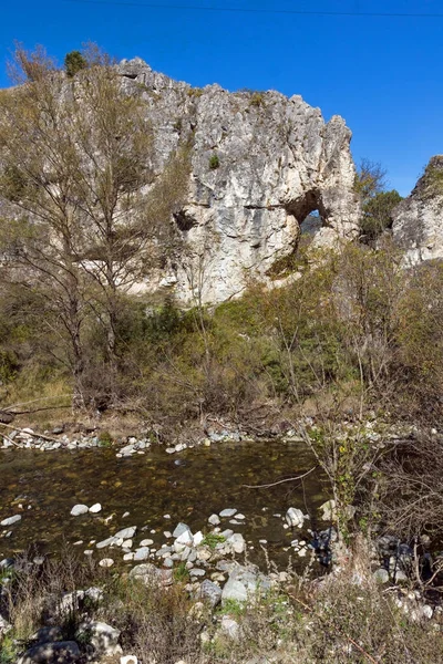 Formación rocosa El elefante cerca de la ciudad de Devin, montañas Rhodope — Foto de Stock