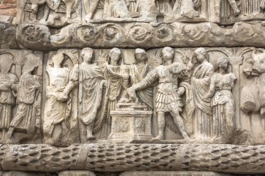 Thessaloniki, Yunanistan - 30 Eylül 2017: Roma Arch Thessaloniki, Yunanistan'ın şehir merkezinde Galerius'un