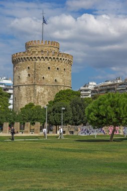 Thessaloniki, Yunanistan - 30 Eylül 2017: Beyaz Kule'ye şehir Selanik, Yunanistan ın görünümünü şaşırtıcı
