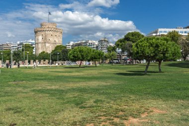 Thessaloniki, Yunanistan - 30 Eylül 2017: Beyaz Kule'ye şehir Selanik, Yunanistan ın görünümünü şaşırtıcı