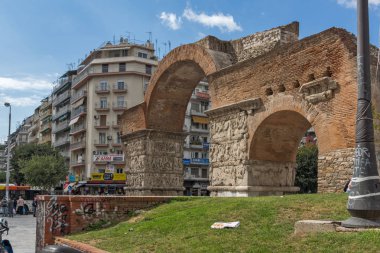 Thessaloniki, Yunanistan - 30 Eylül 2017: Roma Arch Thessaloniki, Yunanistan'ın şehir merkezinde Galerius'un