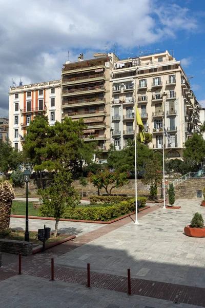 THESSALONIKI, GRECIA - 30 DE SEPTIEMBRE DE 2017: Increíble vista de la Plaza Agia Sofía en la ciudad de Salónica, Grecia — Foto de Stock