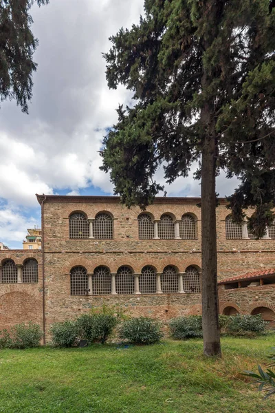 THESSALONIKI, GRÉCIA - 30 de setembro de 2017: Antiga Igreja Bizantina dos Acheiropoietos no centro da cidade de Tessalônica, Grécia — Fotografia de Stock