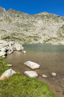Şaşırtıcı Panorama Argirovo göl kenarında Dzhano tepe, Pirin Dağı