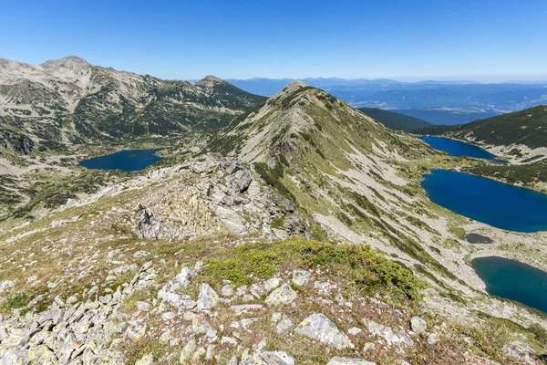 Pemandangan panorama danau Kremenski dan popovo dari puncak Dzhano, Gunung Pirin — Stok Foto