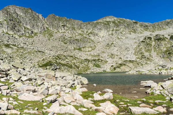 Increíble Panorama del lago Argirovo cerca del pico Dzhano, montaña Pirin —  Fotos de Stock