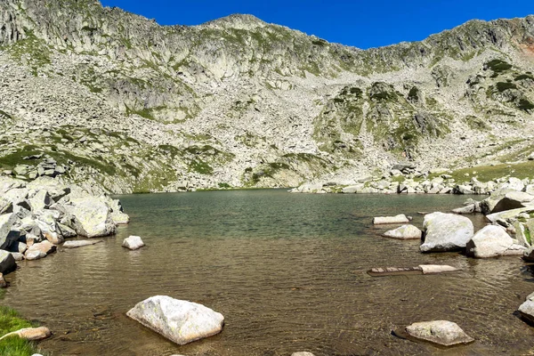Dzhano 피크, Pirin 산 근처 놀라운 파노라마의 Argirovo 호수 — 스톡 사진
