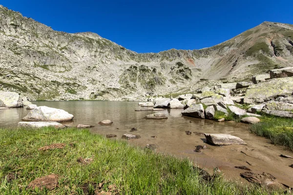 Panorama incredibile del lago di Argirovo vicino alla vetta di Dzhano, Pirin Mountain — Foto Stock