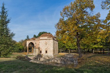 Nis, Sırbistan - 21 Ekim 2017: Sunset görünümünü Bali Camii kale, şehir, Nis