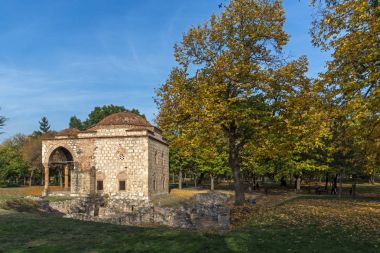 Nis, Sırbistan - 21 Ekim 2017: Sunset görünümünü Bali Camii kale, şehir, Nis
