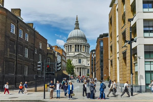 LONDRES, ENGLÂNDIA - 15 DE JUNHO DE 2016: Vista incrível da Catedral de São Paulo em Londres , — Fotografia de Stock