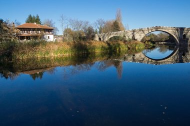 Kadin en - 15 taş kemer köprü Struma Nehri, Nevestino, Bulgaristan