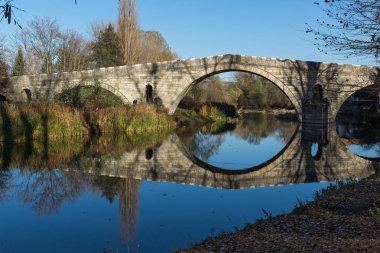 Kadin en - 15 taş kemer köprü Struma Nehri, Nevestino, Bulgaristan