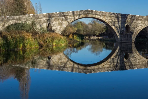 Kadin most - a 15th-century stone arch bridge over the Struma River at Nevestino, Bulgaria — Stock Photo, Image