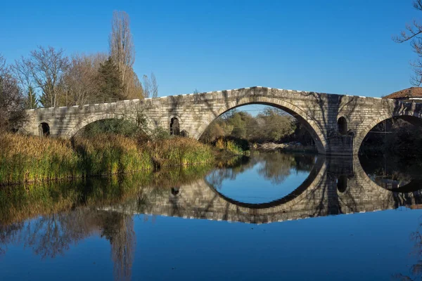 Kadin a maioria - uma ponte de pedra do século XV sobre o rio Struma em Nevestino, Bulgária — Fotografia de Stock