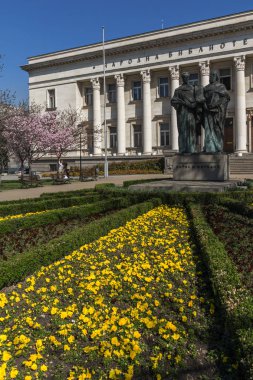 Sofia, Bulgaristan - 1 Nisan 2017: Bahar bakış Ulusal Kütüphanesi St. Cyril ve St Methodius Sofya,