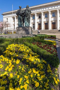 Sofia, Bulgaristan - 1 Nisan 2017: Bahar bakış Ulusal Kütüphanesi St. Cyril ve St Methodius Sofya,