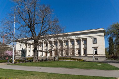 Sofia, Bulgaristan - 1 Nisan 2017: Bahar bakış Ulusal Kütüphanesi St. Cyril ve St Methodius Sofya,