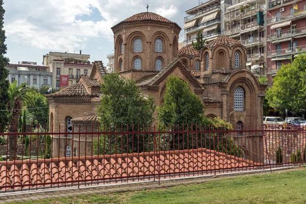 Thessaloniki, Řecko - 30 září 2017: Starobylé byzantské církve z Panagia Chalkeonin centrum města Thessaloniki, Řecko — Stock fotografie