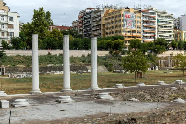 THESSALONIKI, GREECE - SEPTEMBER 30, 2017: Ruins of Roman Forum in the center of city of Thessaloniki, Greece — Stock Photo, Image