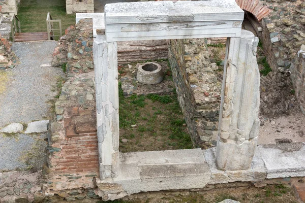 THESSALONIKI, GRÈCE - 30 SEPTEMBRE 2017 : Ruines du Forum Romain dans le centre de Thessalonique, Grèce — Photo