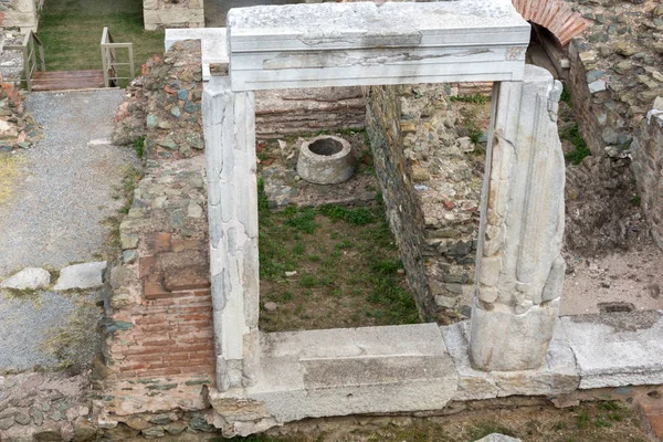 THESSALONIKI, GRÉCIA - 30 DE SETEMBRO DE 2017: Ruínas do Fórum Romano no centro da cidade de Salónica, Grécia — Fotografia de Stock