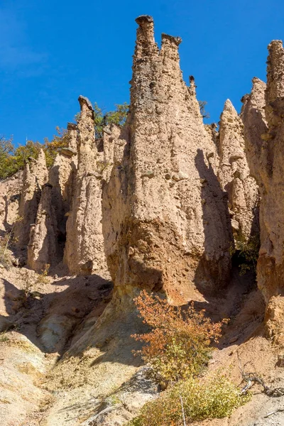 Increíble paisaje otoñal de formación rocosa Ciudad del diablo en la montaña Radan — Foto de Stock