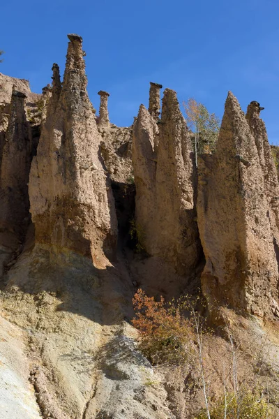 Amazing Autumn Landscape of Rock Formation Devil 's town in Radan Mountain — стоковое фото