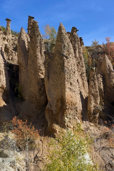 Radan 山岩石形成魔鬼镇的令人惊叹的秋季景观 — 图库照片