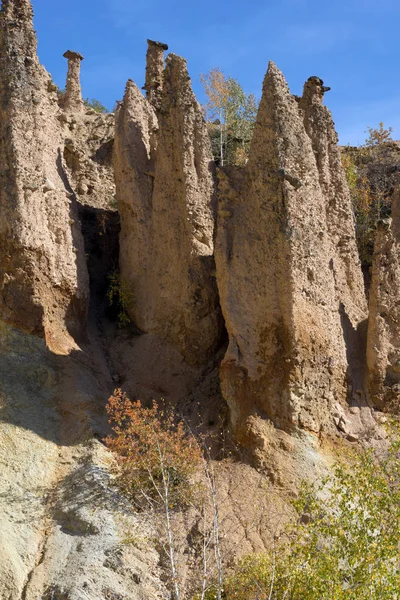 Increíble paisaje otoñal de formación rocosa Ciudad del diablo en la montaña Radan — Foto de Stock