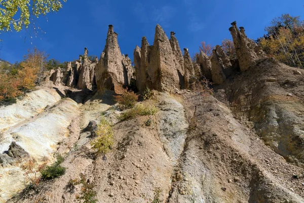 Increíble paisaje otoñal de formación rocosa Ciudad del diablo en la montaña Radan — Foto de Stock